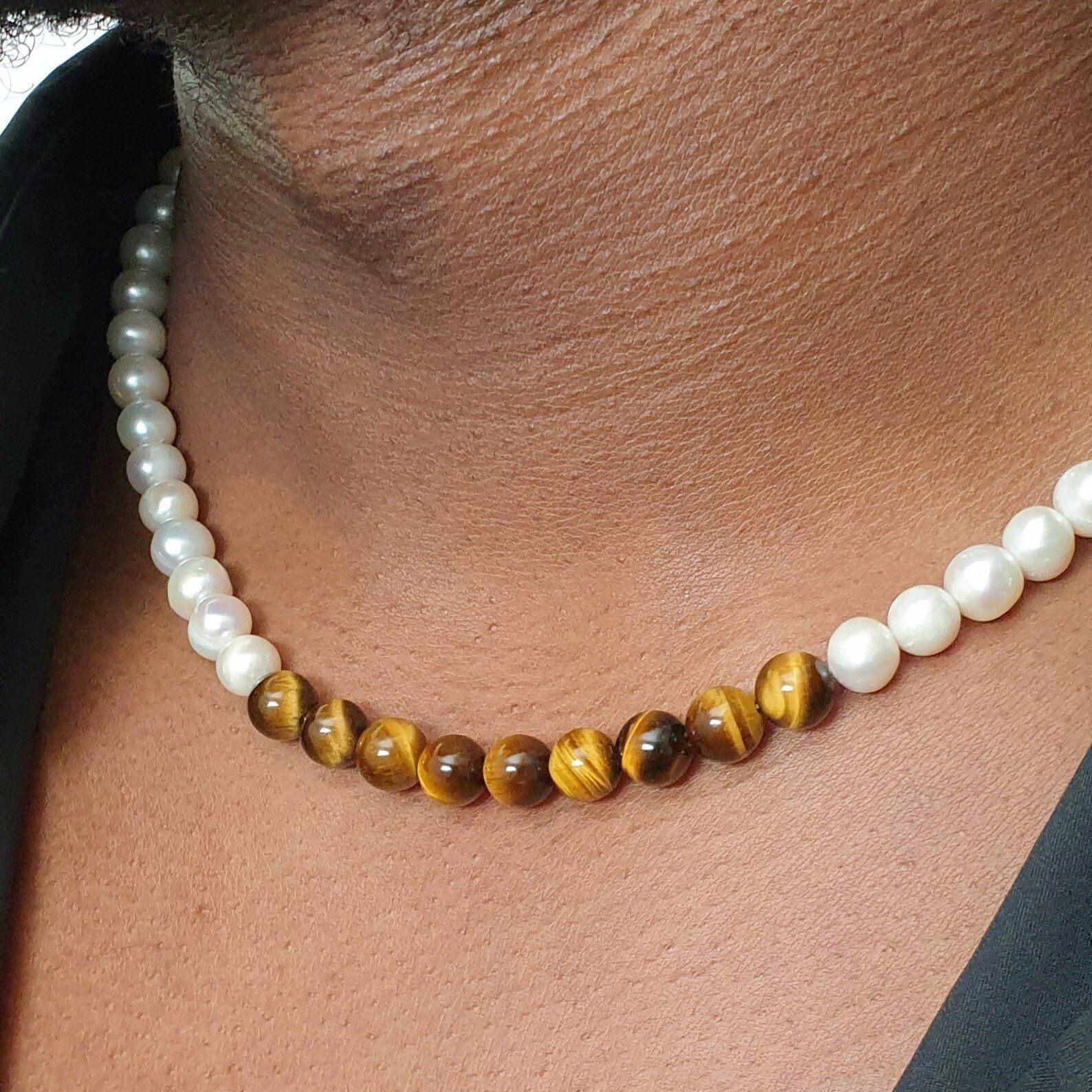 Vòng cổ ngọc trai kết hợp đá mắt hổ cho nam thương hiệu Opal. Quà tặng vòng tay ngọc trai trị giá 550k