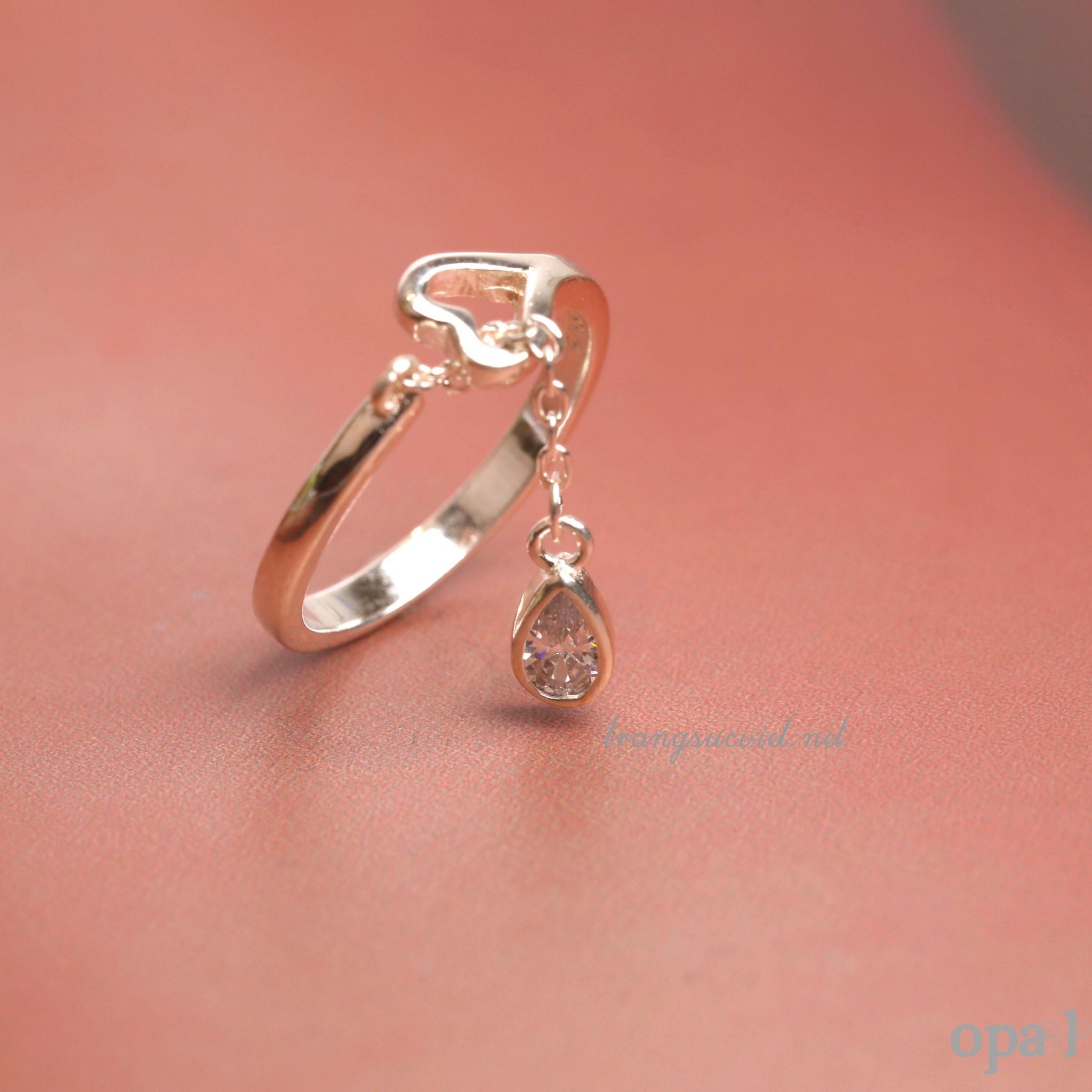 Bộ sưu tập nhẫn bạc phong cách trẻ trung.