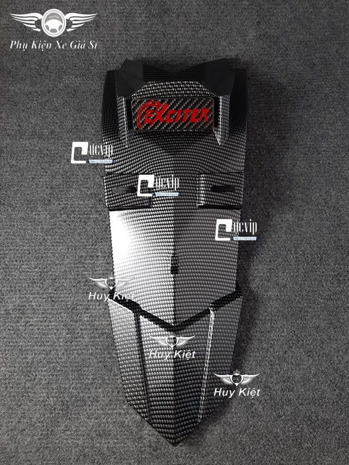 Dè Chắn Bùn Sau Exciter 150 (2015 - 2020) Kiểu Dáng FZ Carbon Có Đèn MS1558