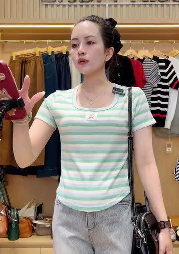AT35-Áo Thun Gân Lụa Mịn Cổ Vuông
