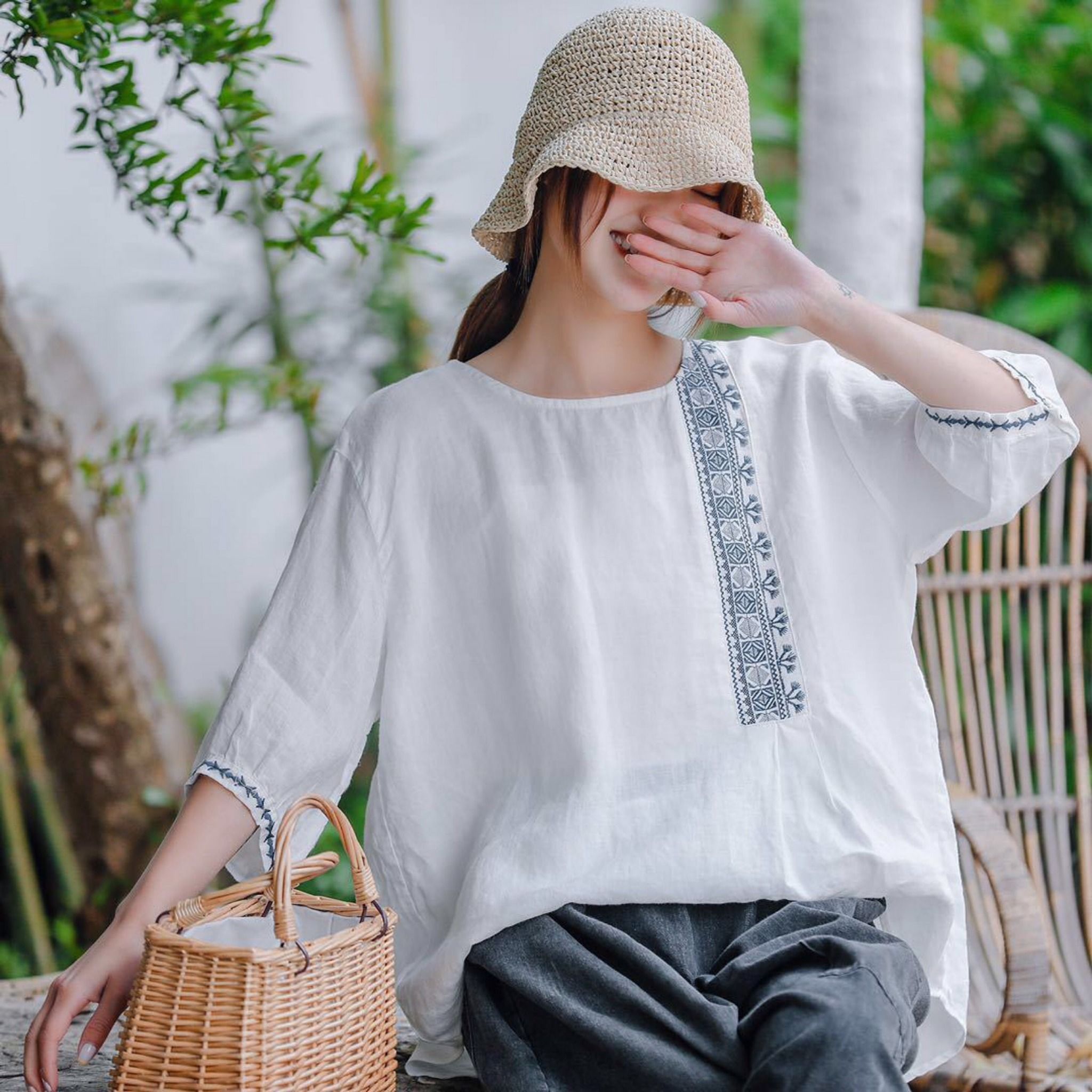  A1808_ Áo Linen Thêu Họa Tiết 