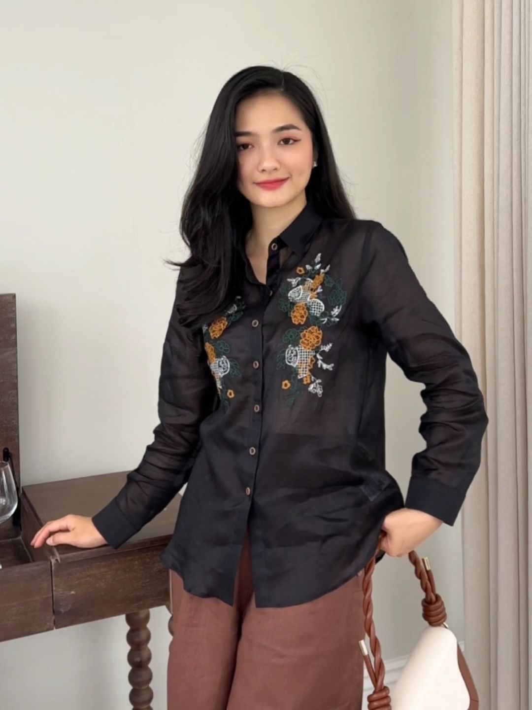 A1951- Áo Sơ Mi Ramie Thêu Đối Xứng