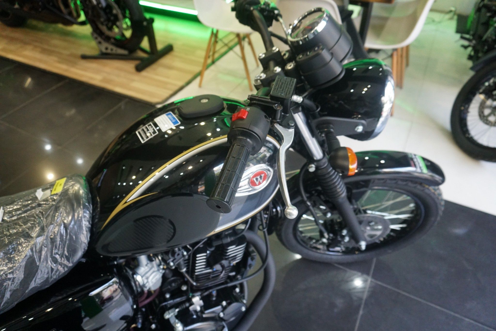 Kawasaki W175 (màu đen)