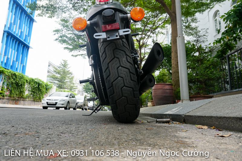 Kawasaki Vulcal 900 Custom (màu đen)