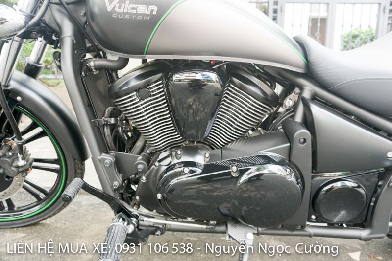 Kawasaki Vulcal 900 Custom (màu đen)