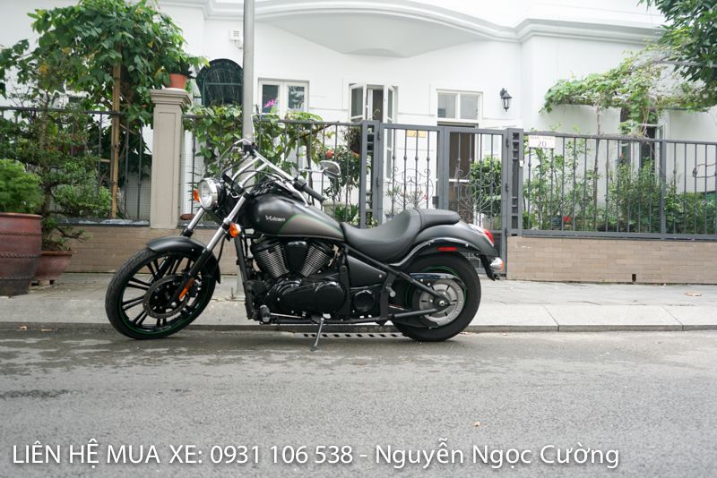 Kawasaki Vulcal 900 Custom (màu đen)