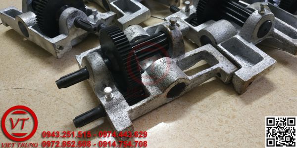 Trục quay máy đùn xúc xích quay tay Việt Trung – Công nghệ máy