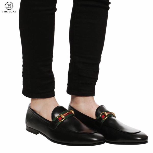 Loafer Gucci Da Đen Vạt Cờ Tag Xích Vàng