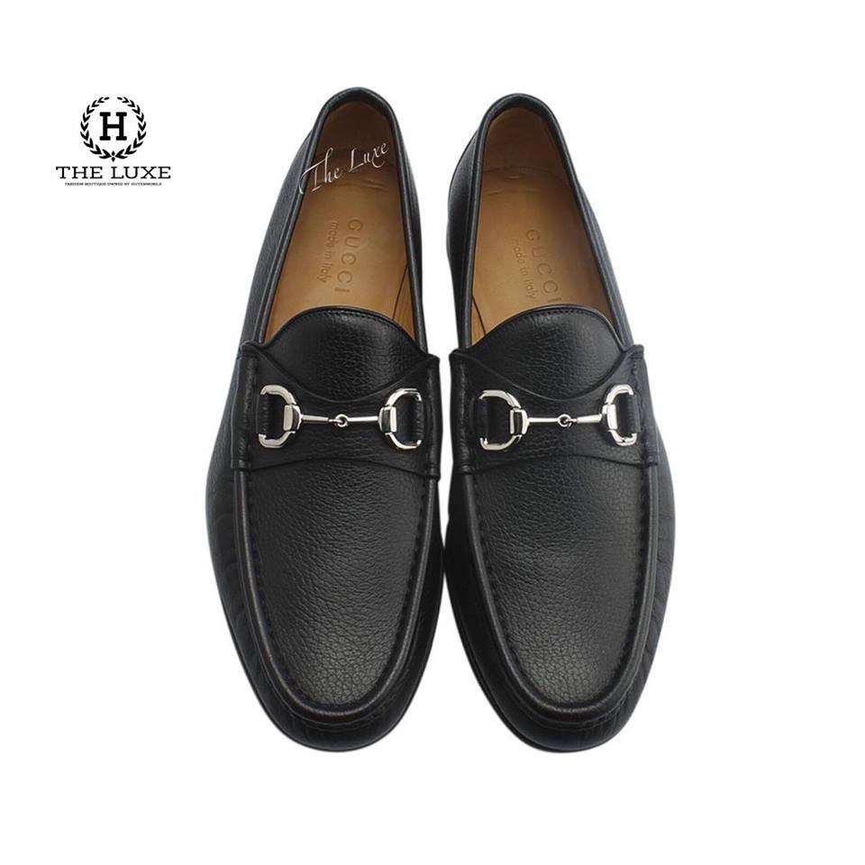 Loafer Gucci da bê đen sần tag xích.