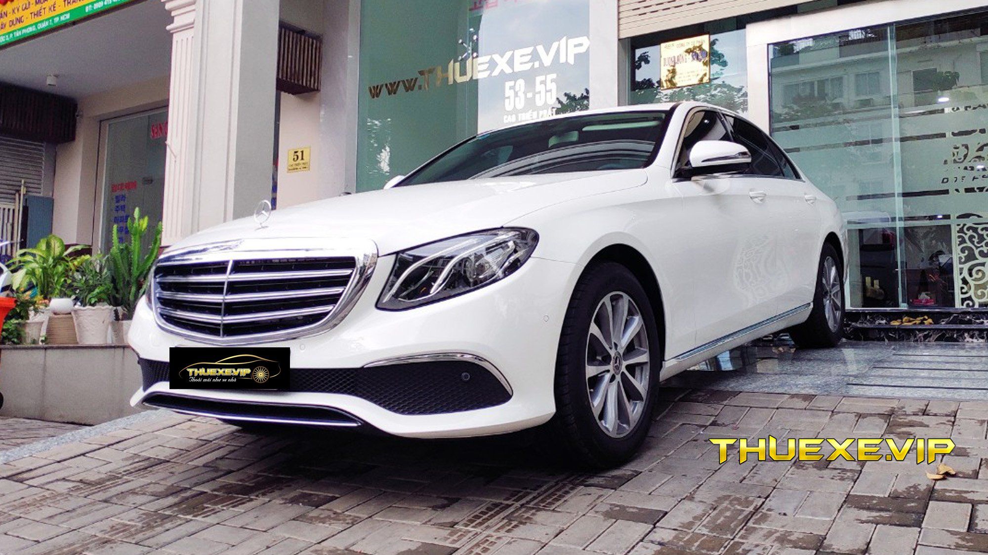 MERCEDES E200 WHITE