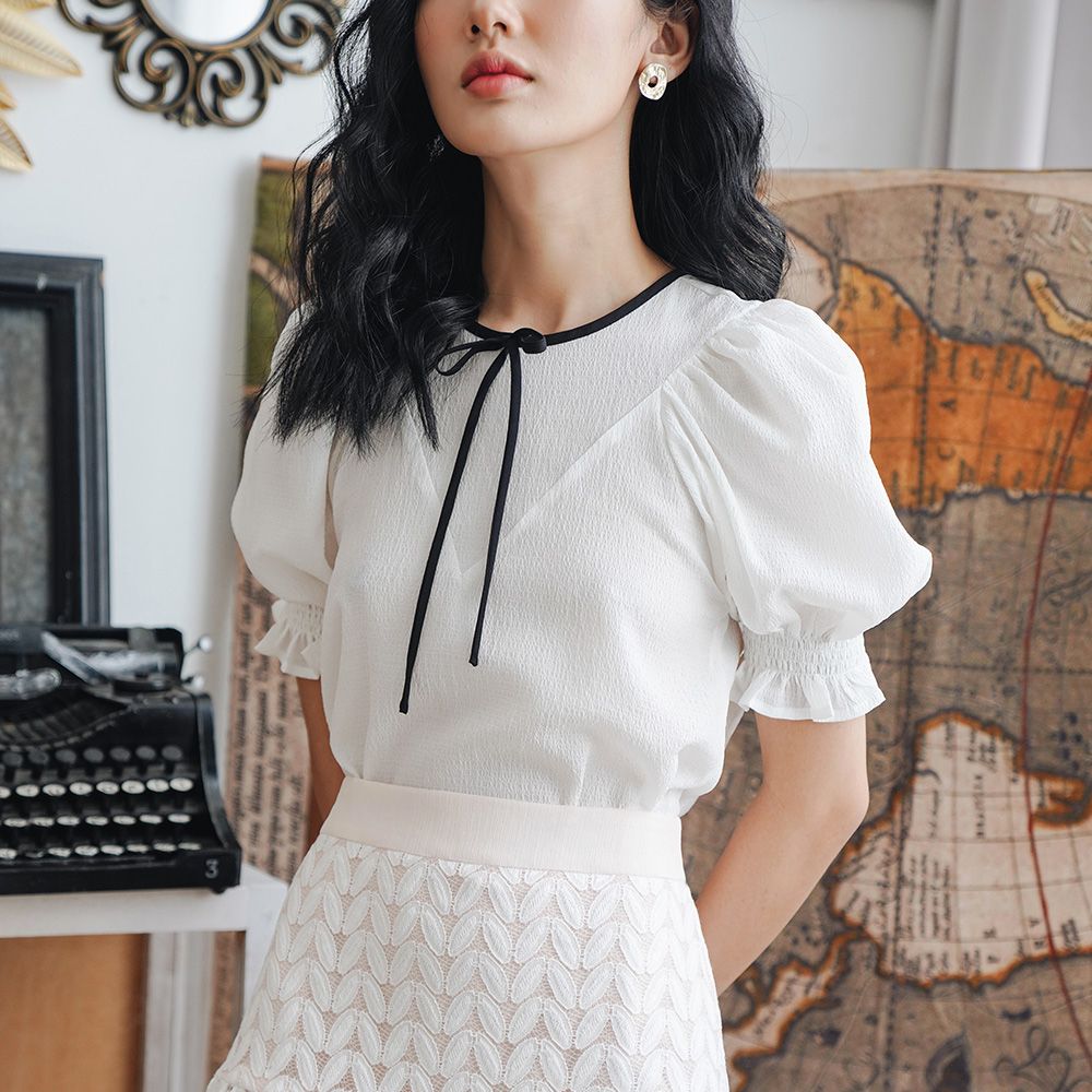 Áo blouse raglan tay phồng xốp trắng