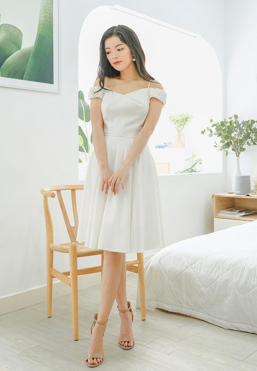 Đầm dây trễ vai linen trắng