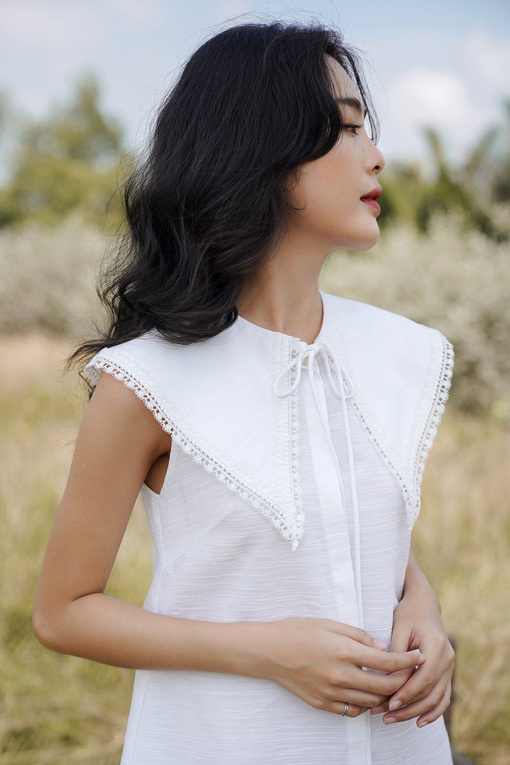 Đầm sơmi sát nách cổ viền ren linen trắng