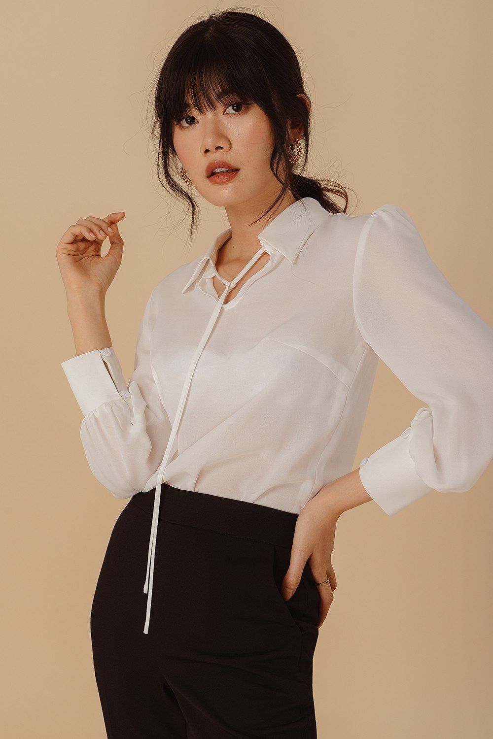 Áo sơmi cổ giọt nước lụa trắng