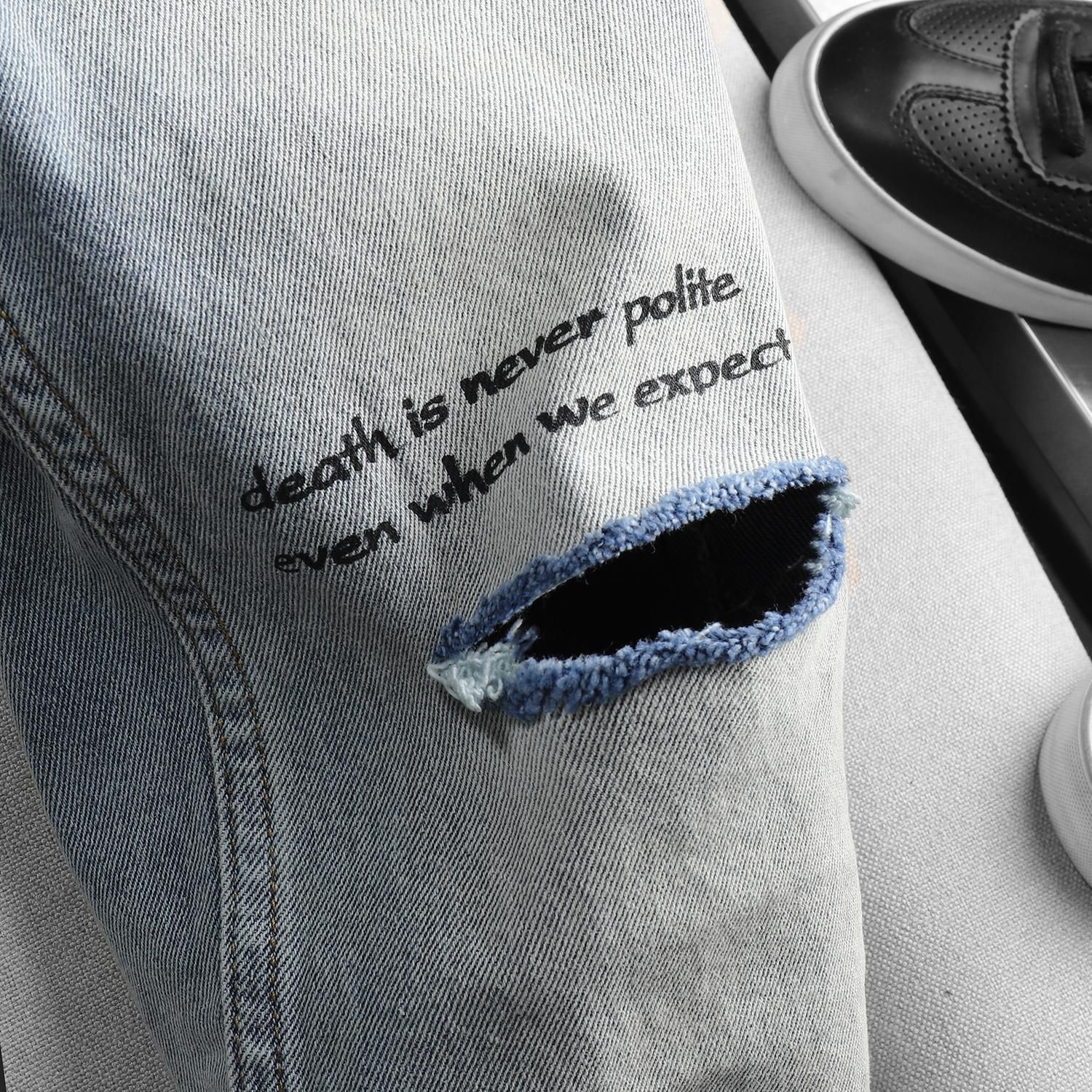 Quần jean ICON DENIM ripped w text