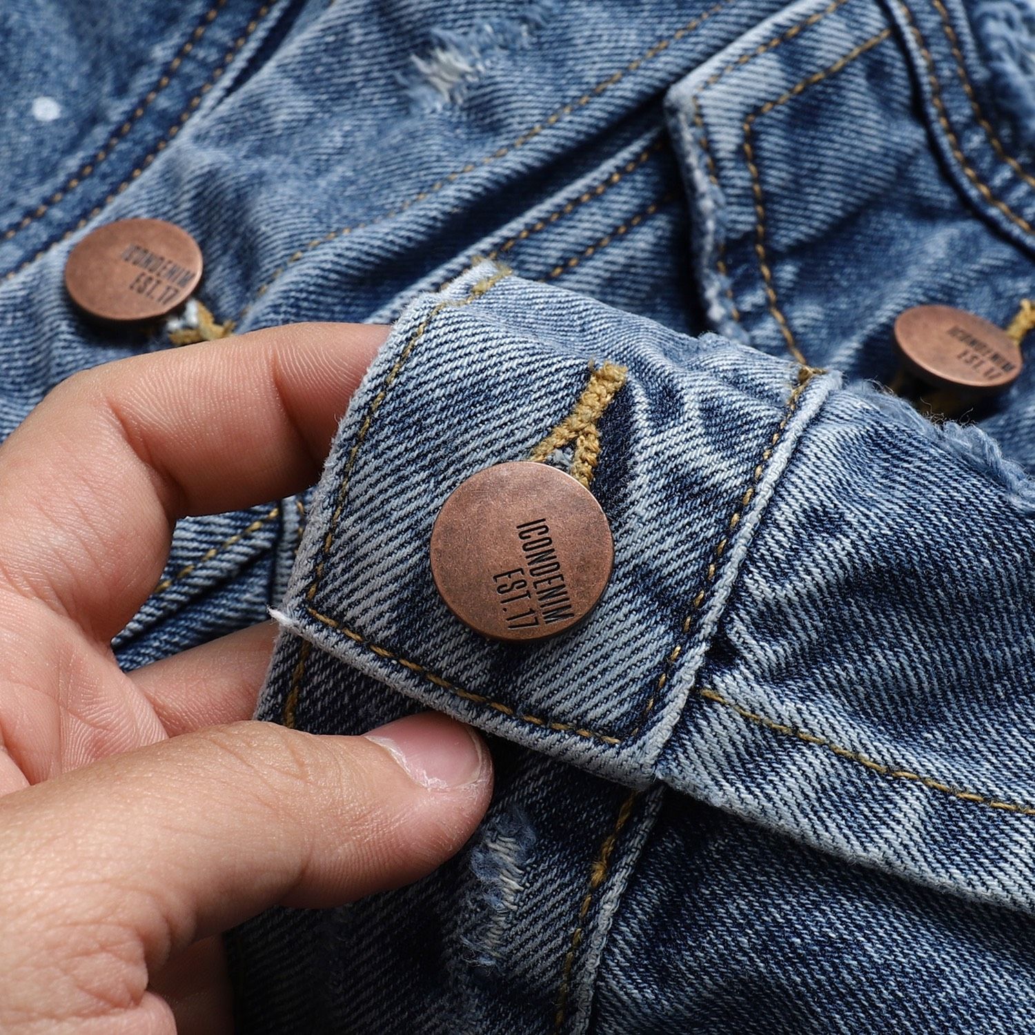 Áo khoác ICON DENIM rách vẩy sơn