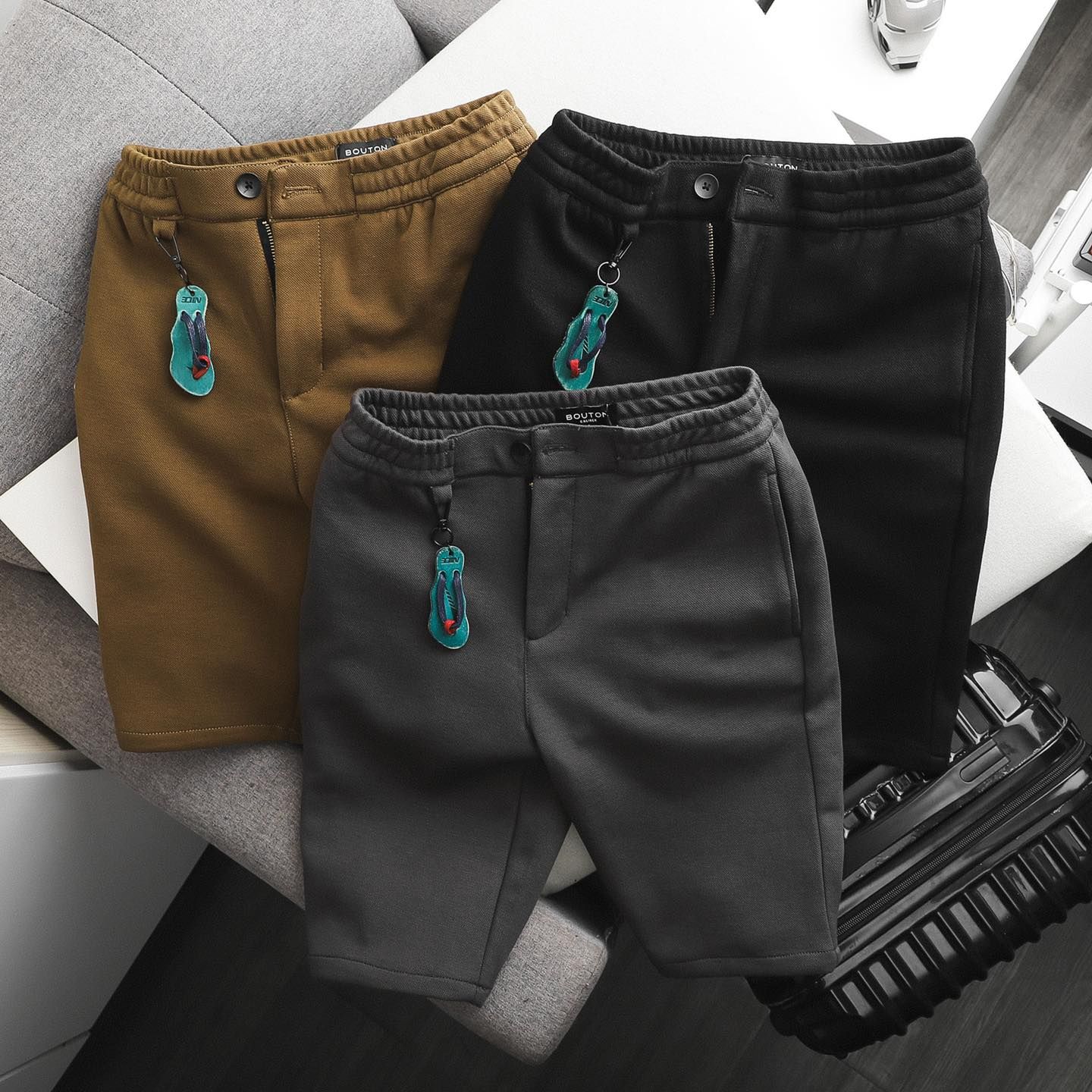 Quần short pique BOUTON w details
