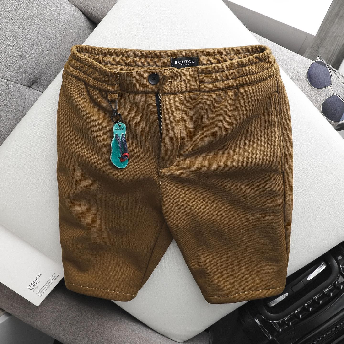 Quần short pique BOUTON w details