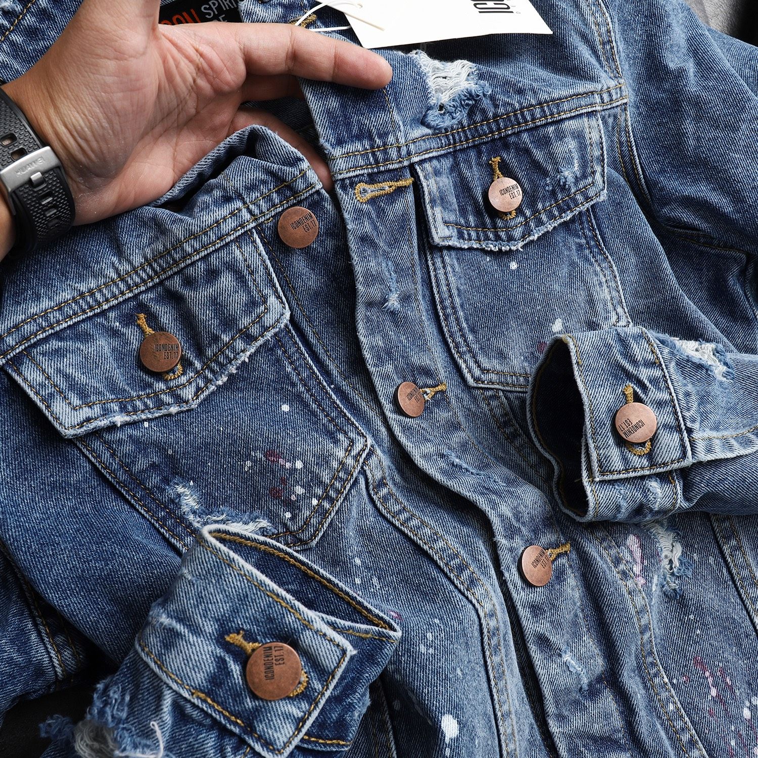 Áo khoác ICON DENIM rách vẩy sơn