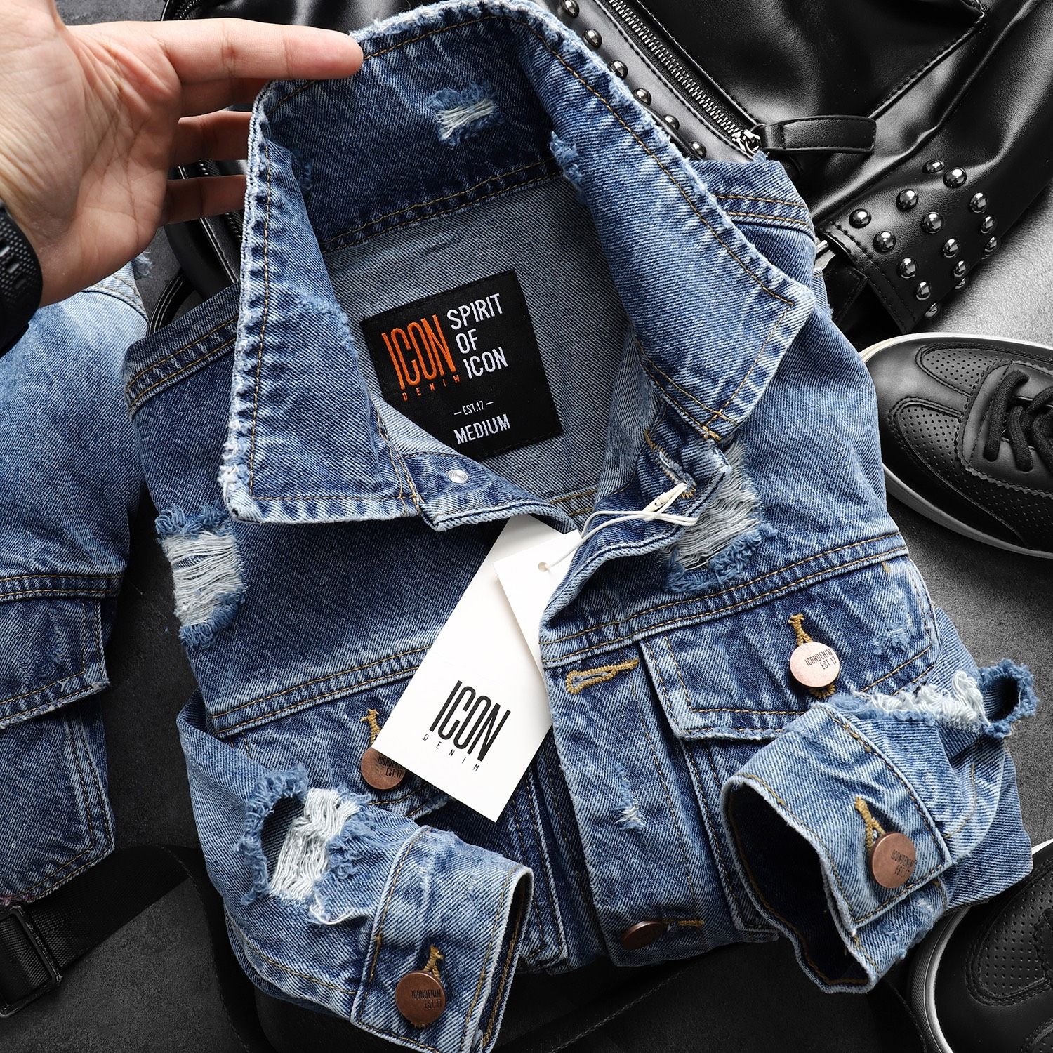 Áo khoác ICON DENIM rách vẩy sơn