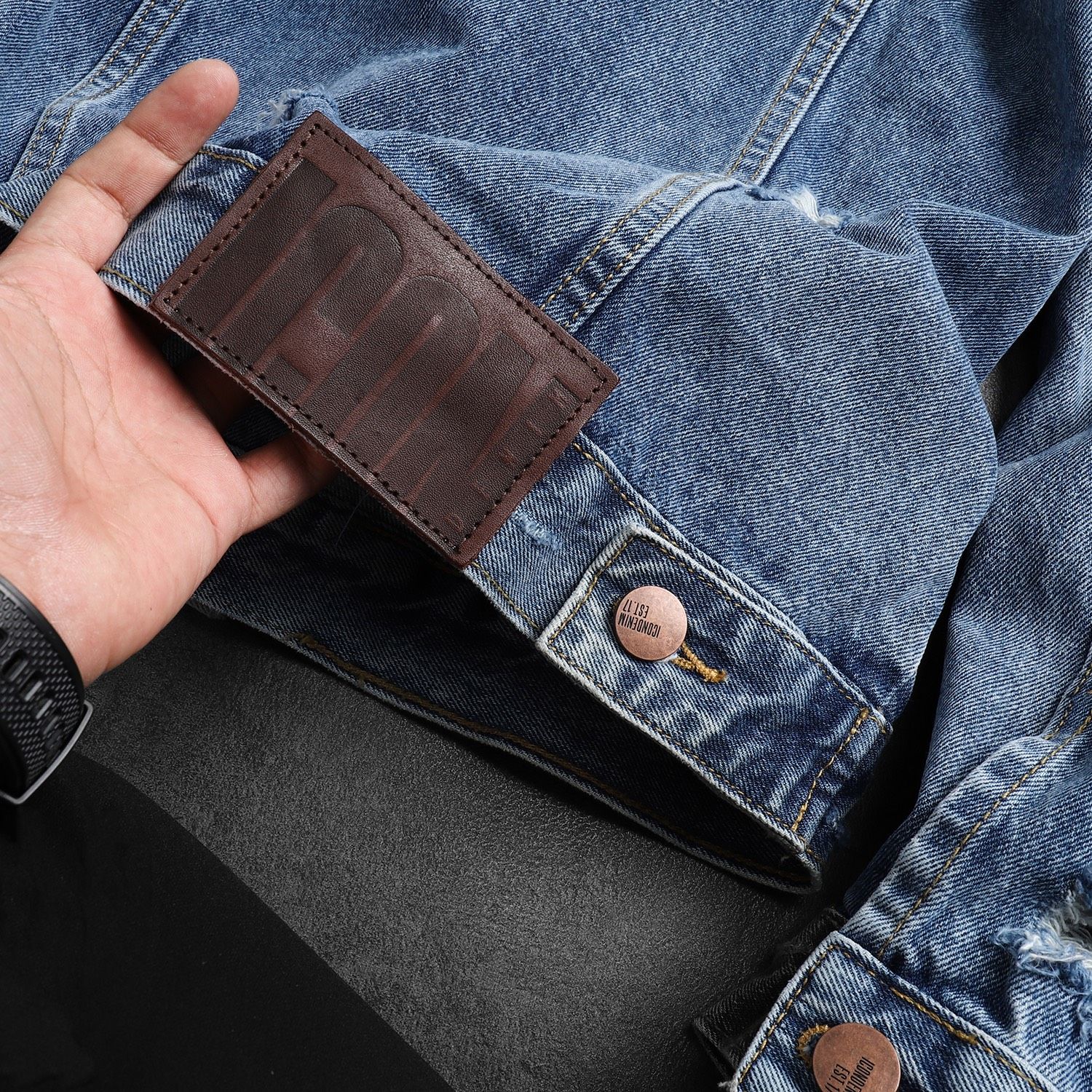 Áo khoác ICON DENIM rách vẩy sơn
