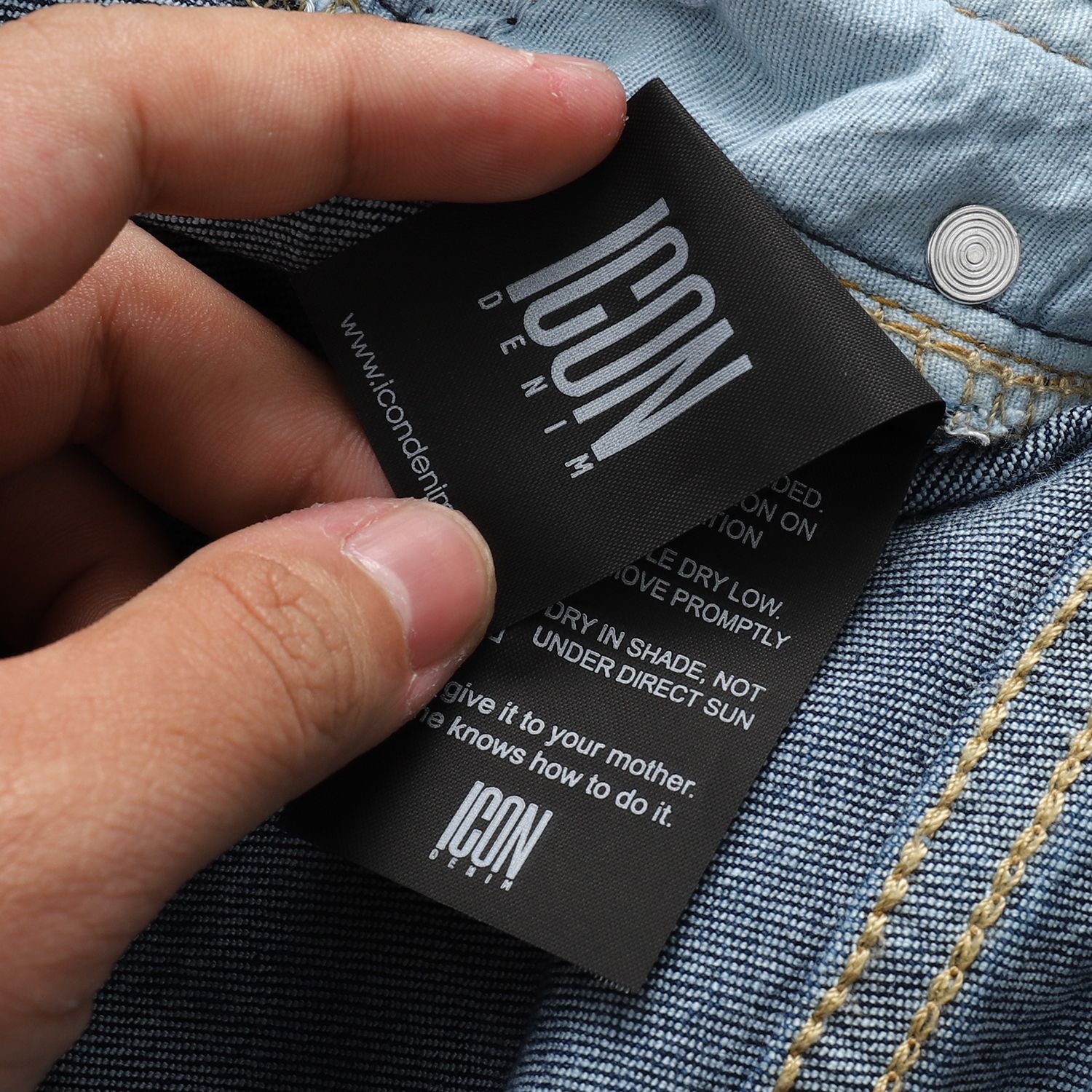 Quần shorts jean ICON DENIM back print