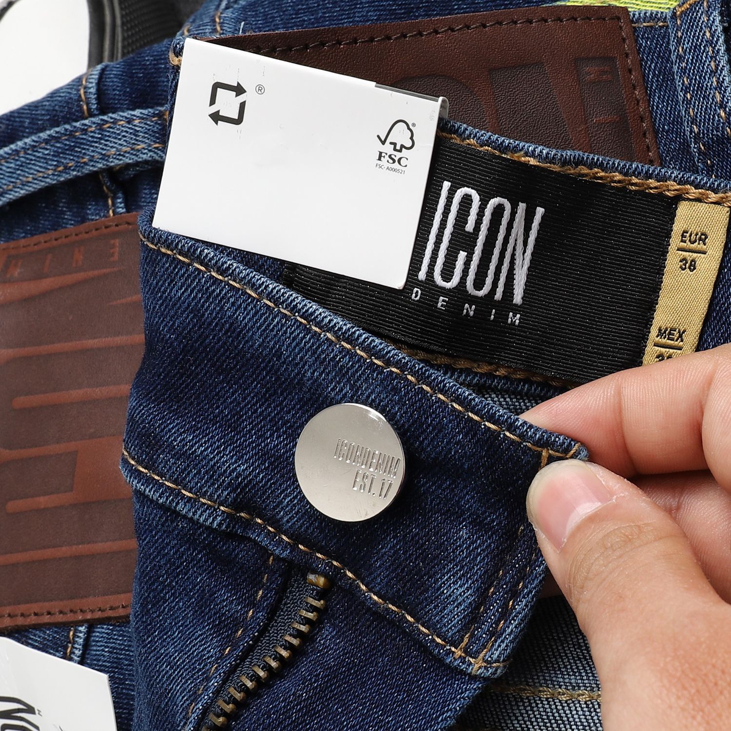 Quần shorts jean ICON DENIM back print