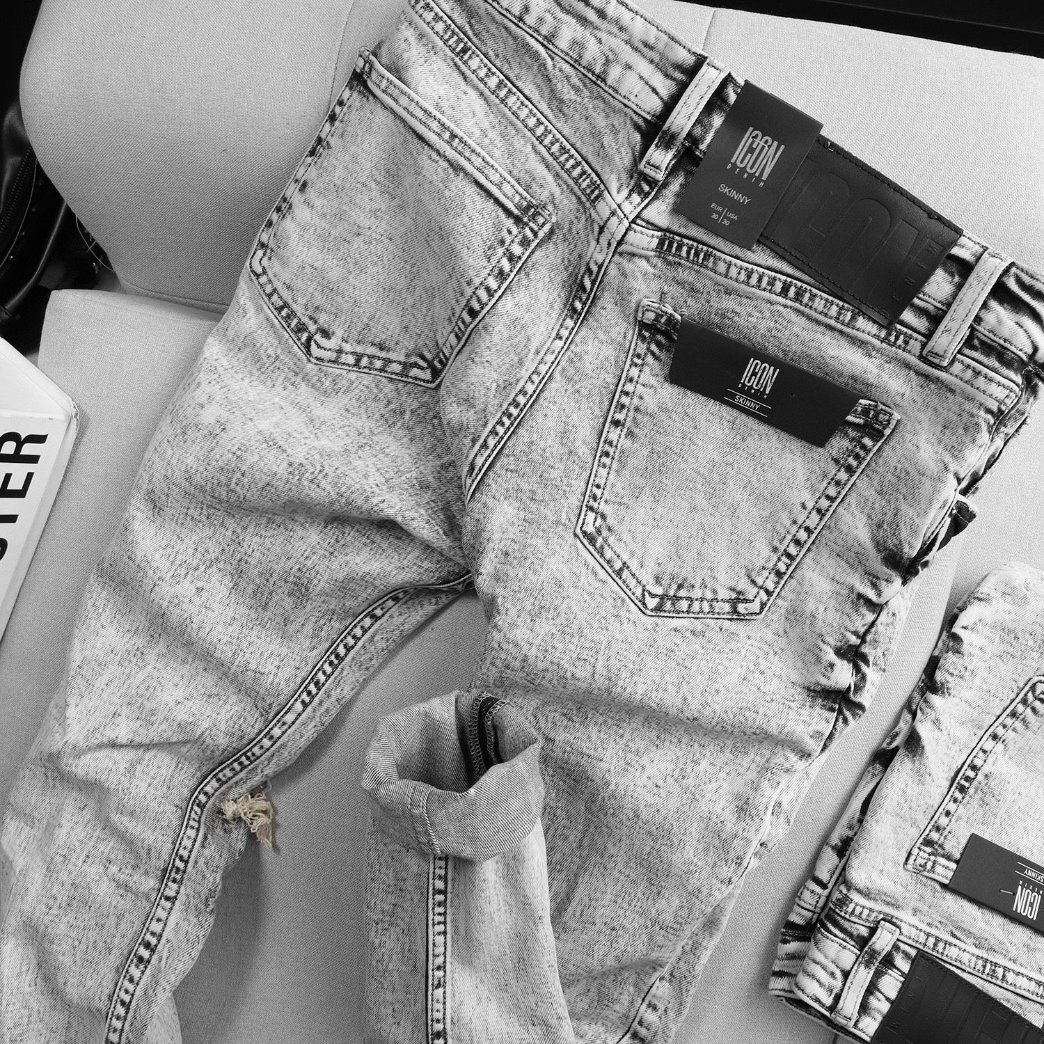 Quần Jean Icon Denim Grey Ripped Skinny