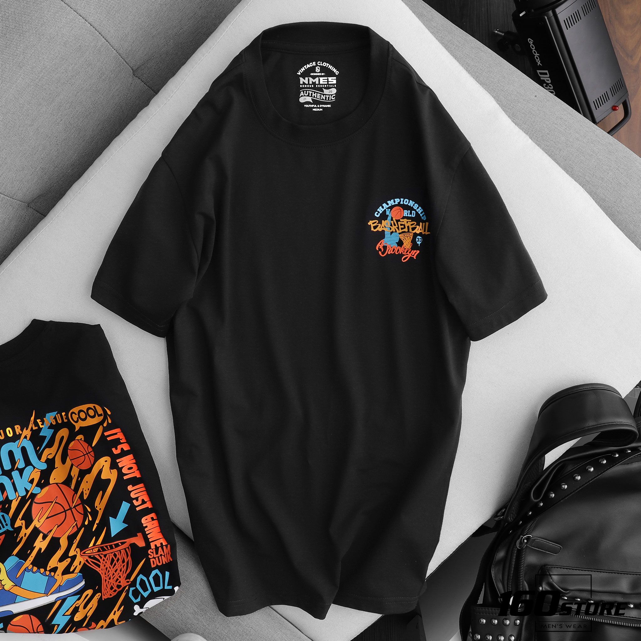 Áo thun NOMOUS ESSENTIALS college athletic