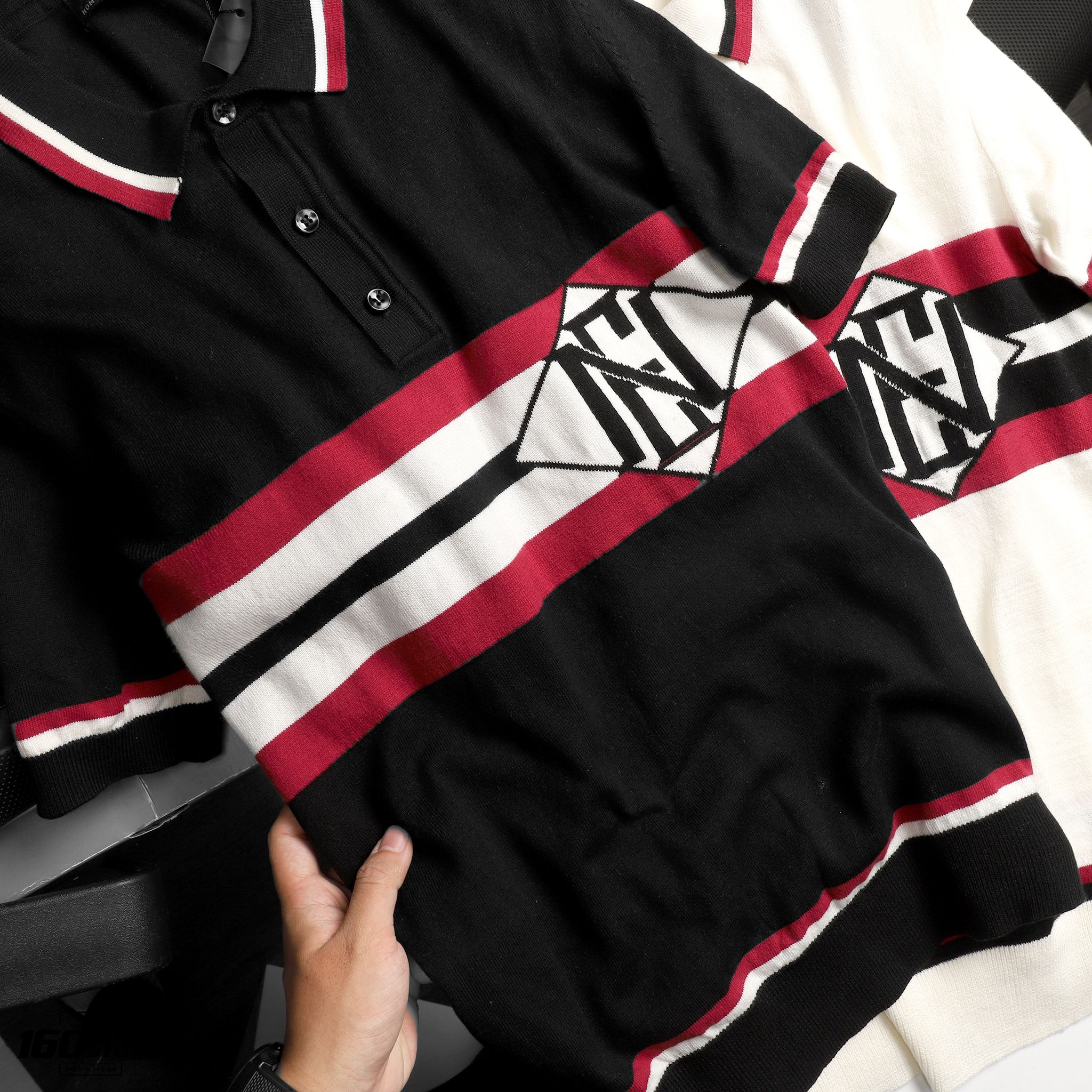 Áo polo len (sweater) NOMOUS ESSENTIALS Striped Logo