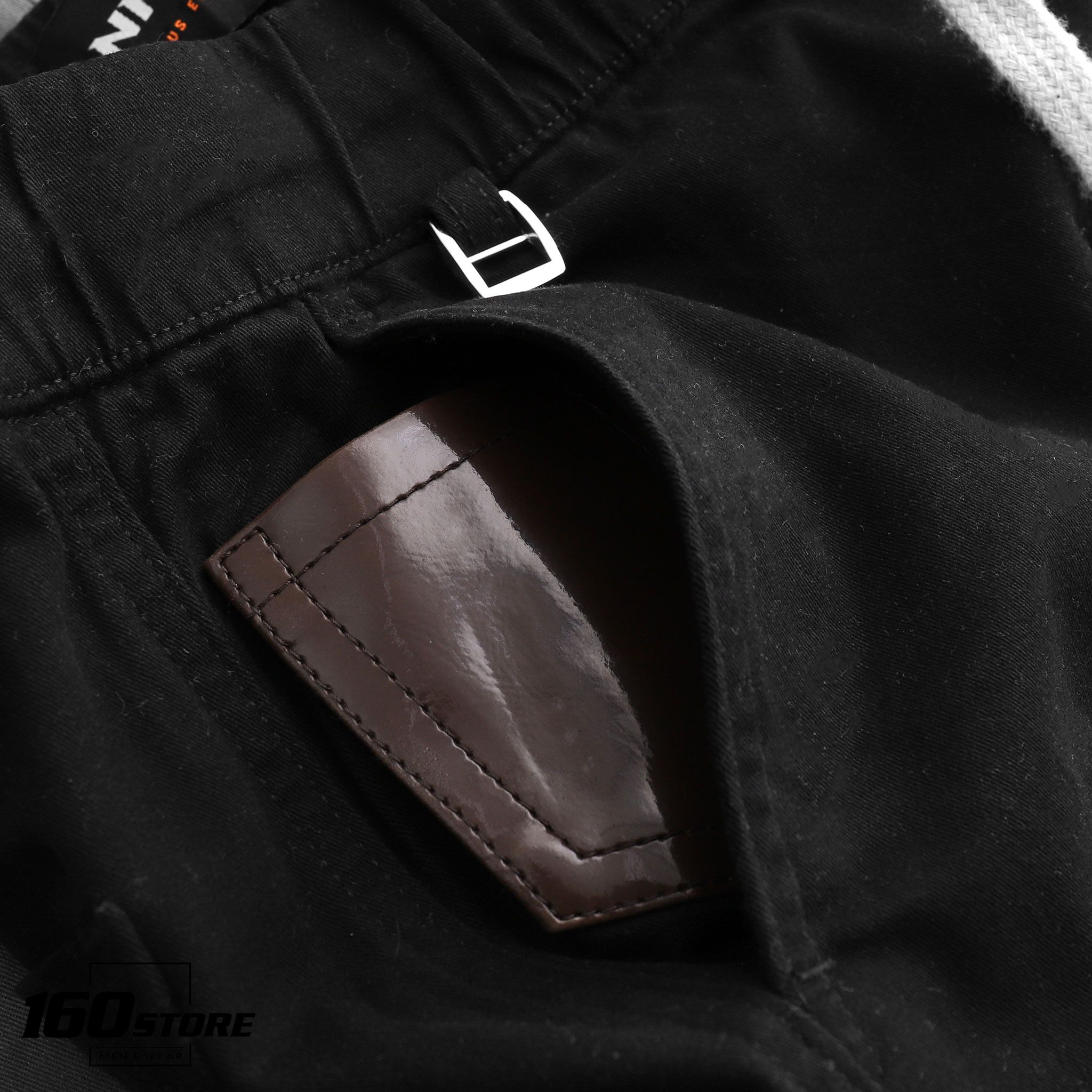 Quần short kaki NOMOUS ESSENTIALS leather bag