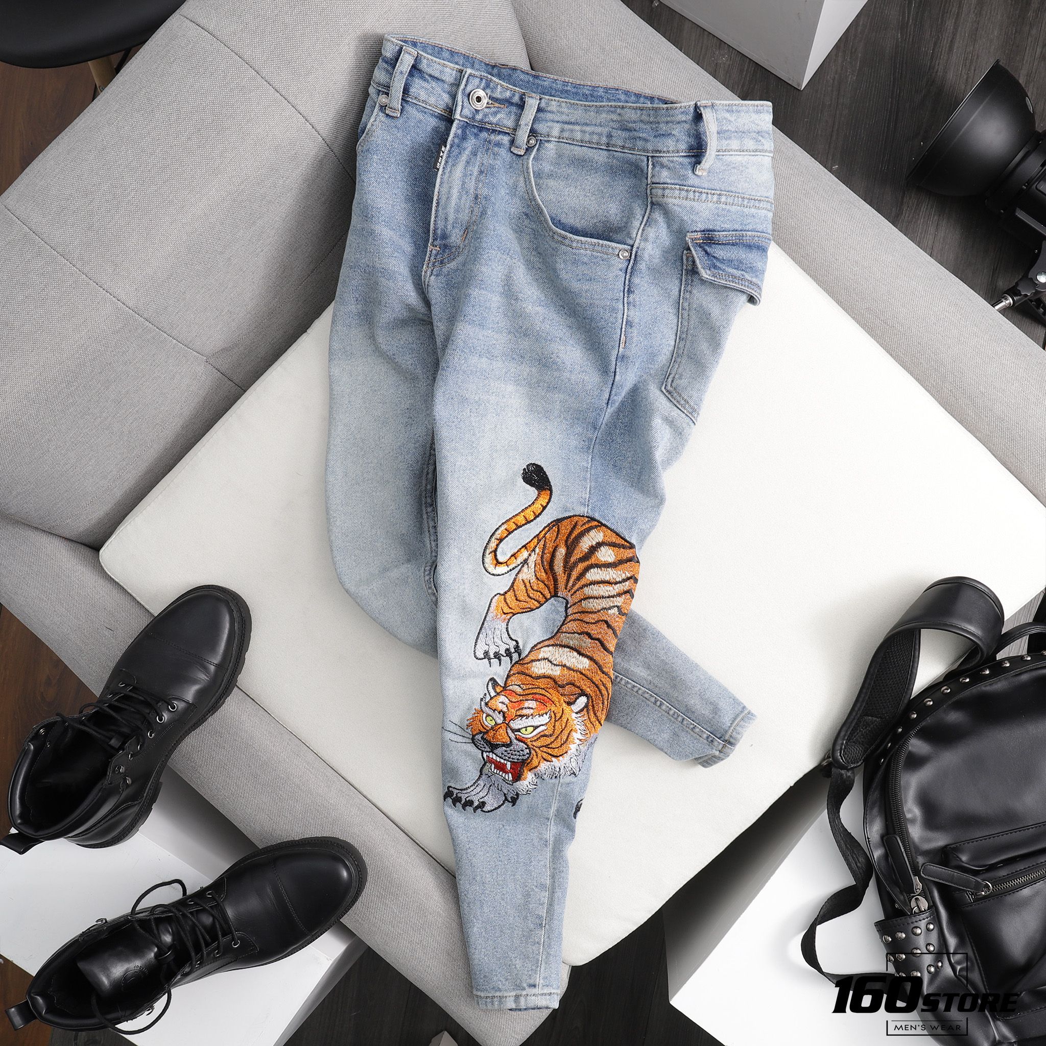 Quần jeans NOMOUS ESSEANTIALS Tiger embroidery
