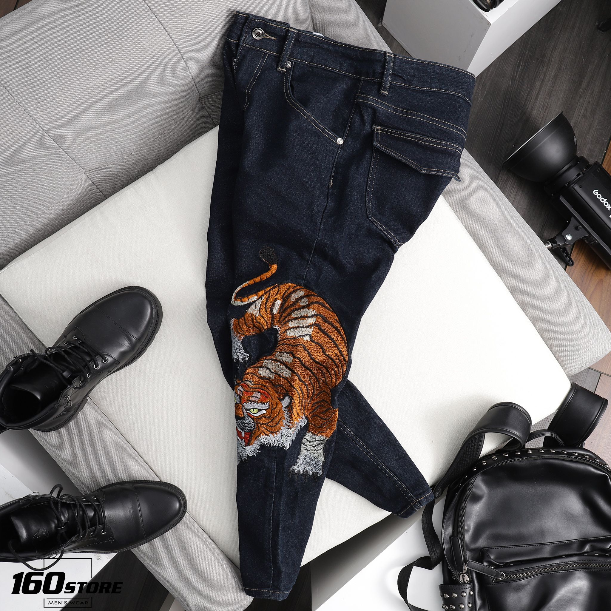 Quần jeans NOMOUS ESSEANTIALS Tiger embroidery
