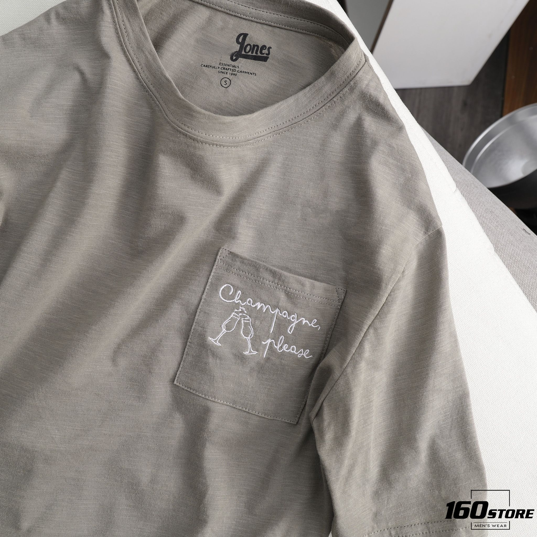 Áo thun J.J túi phối sticker embroidery