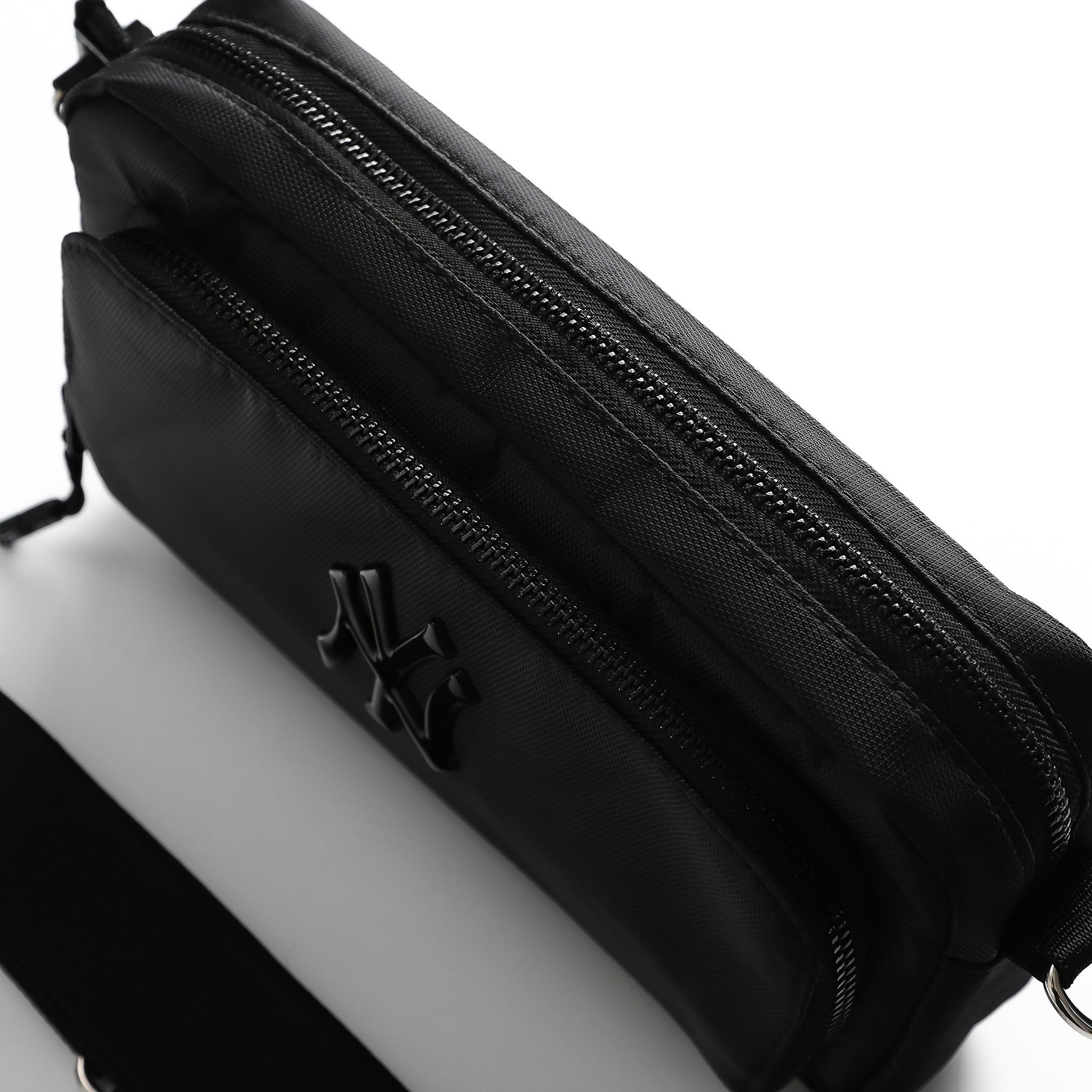TÚI ĐEO CHÉO M.B W LOGO BLACK