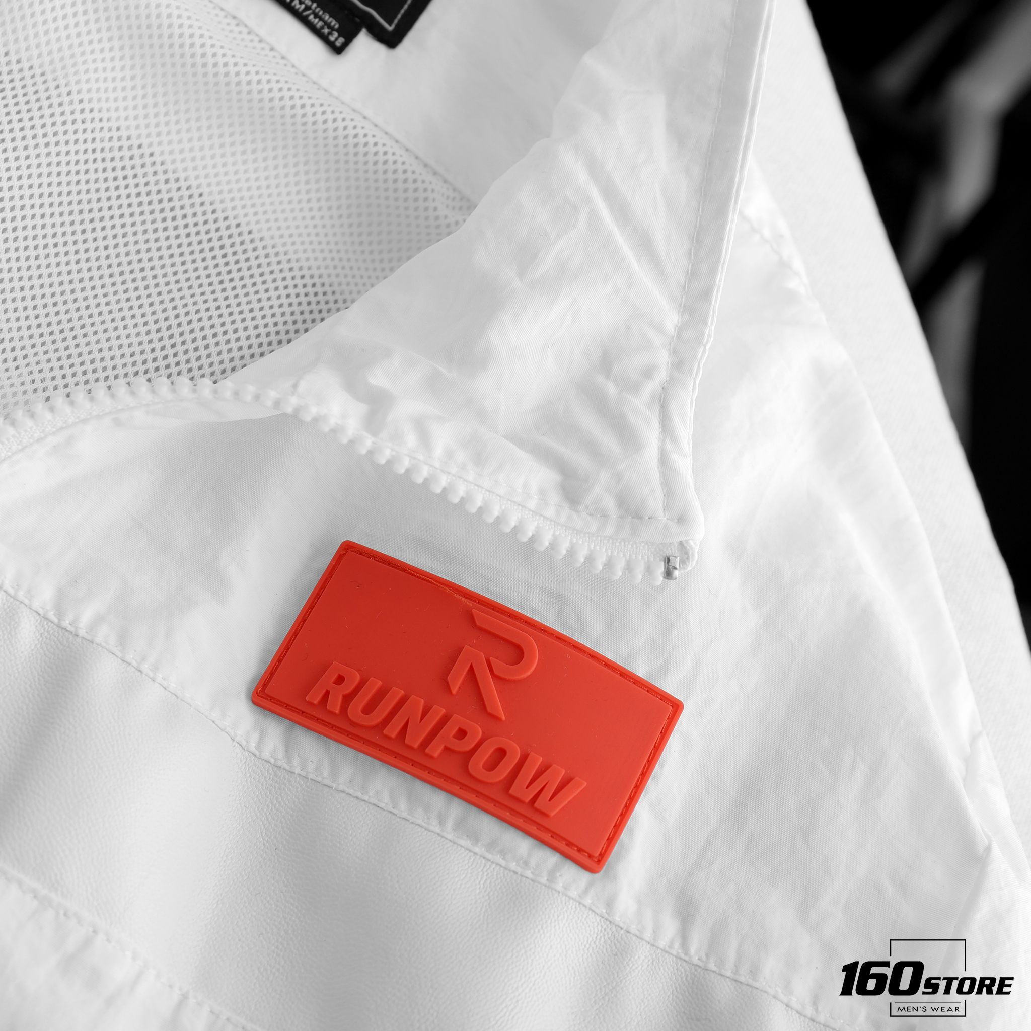 Áo khoác dù RUNPOW jacket w logo ss21