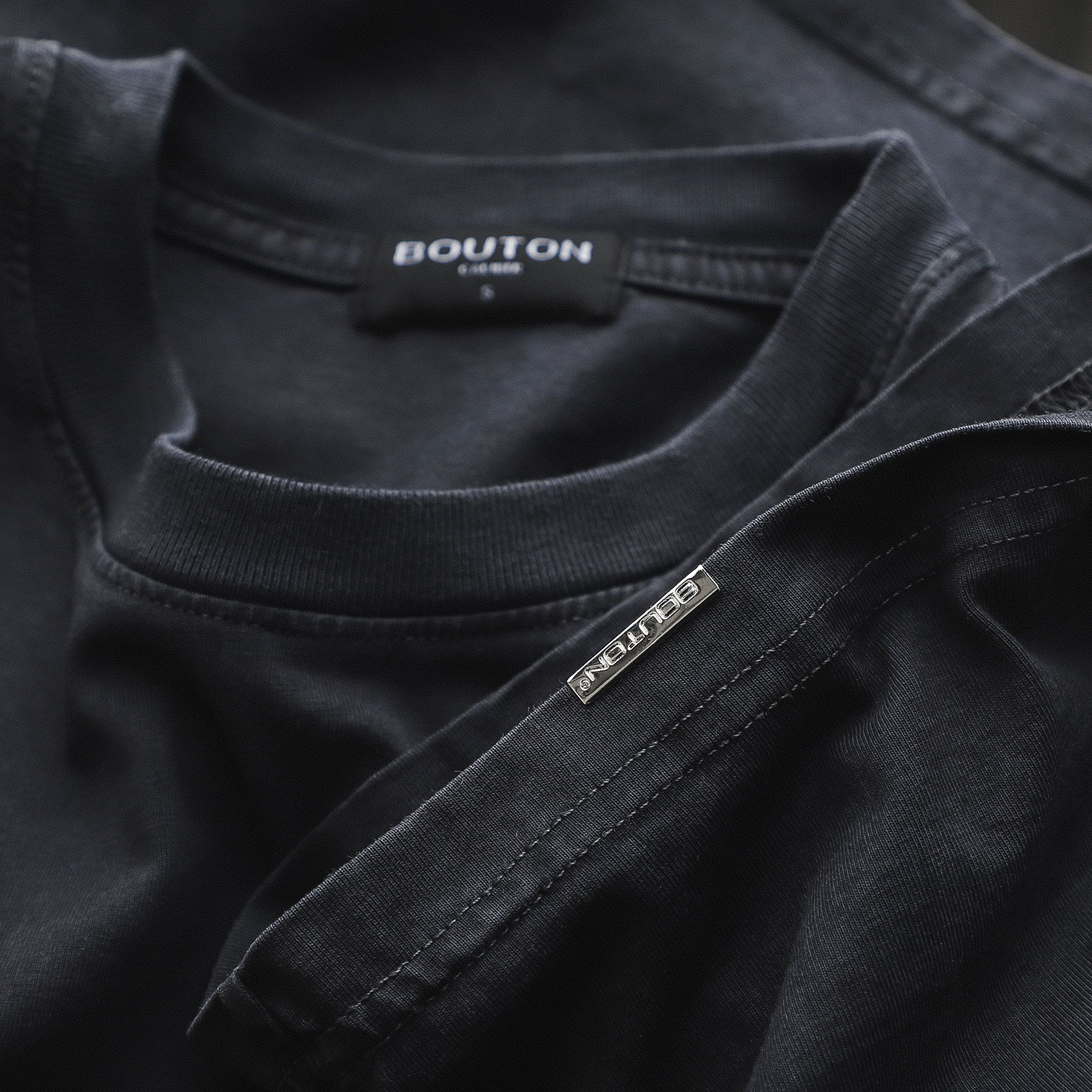 Áo thun BOUTON wash acid w details