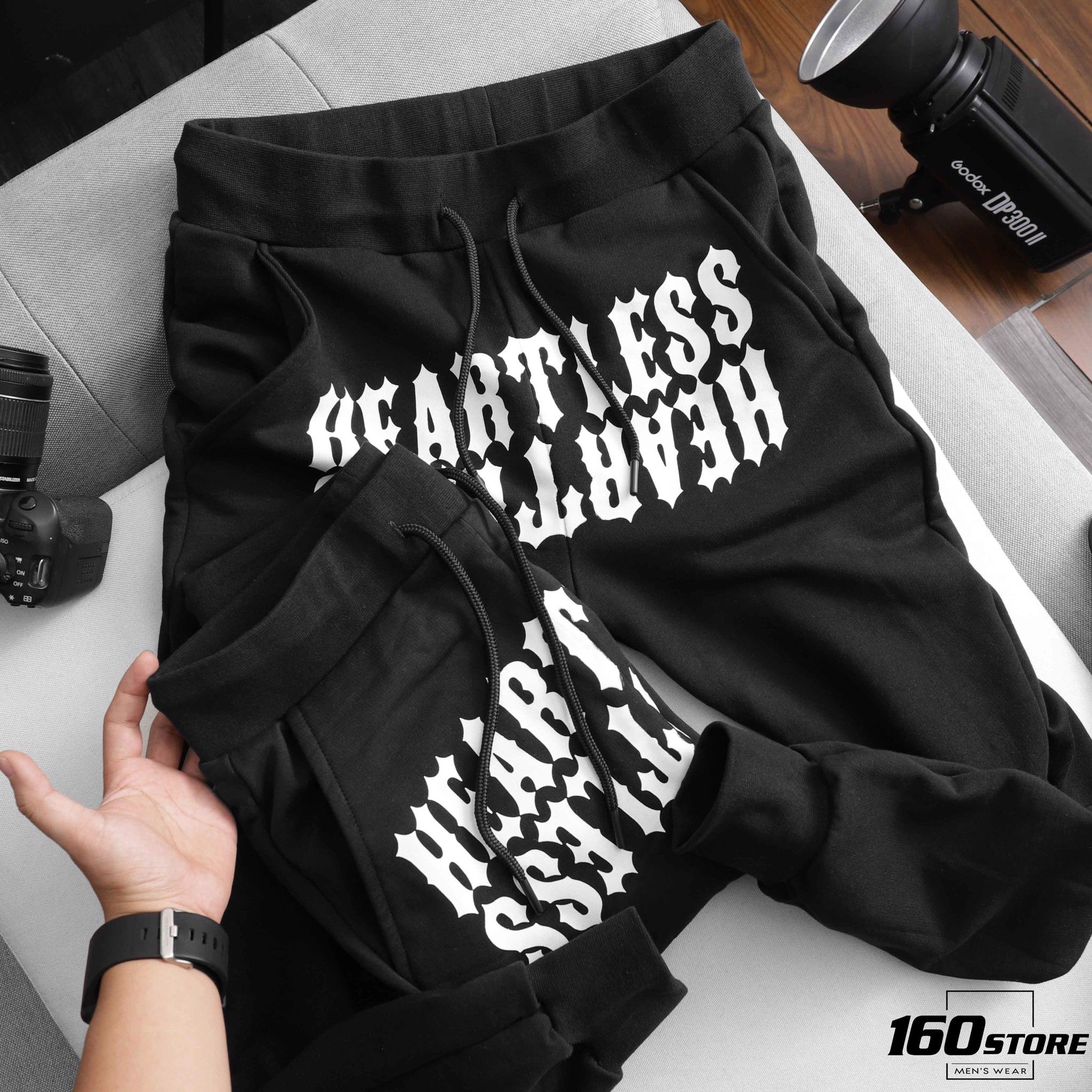 Quần jogger BOUTON HEARTLESS 2021