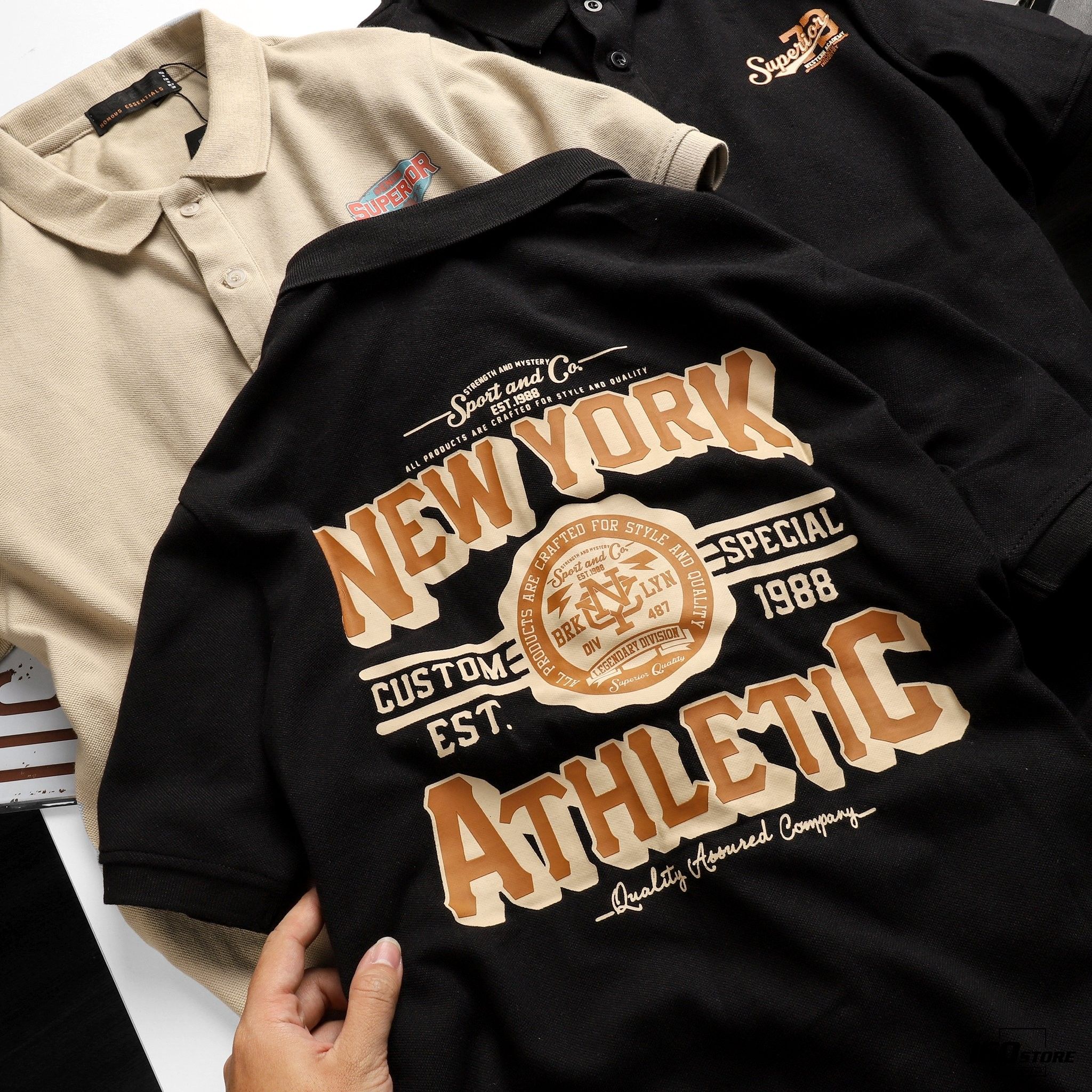 Áo polo NOMOUS ESSENTIALS college athletic