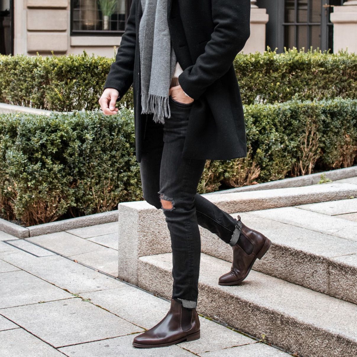 Quần jeans BOUTON dark grey slim rách