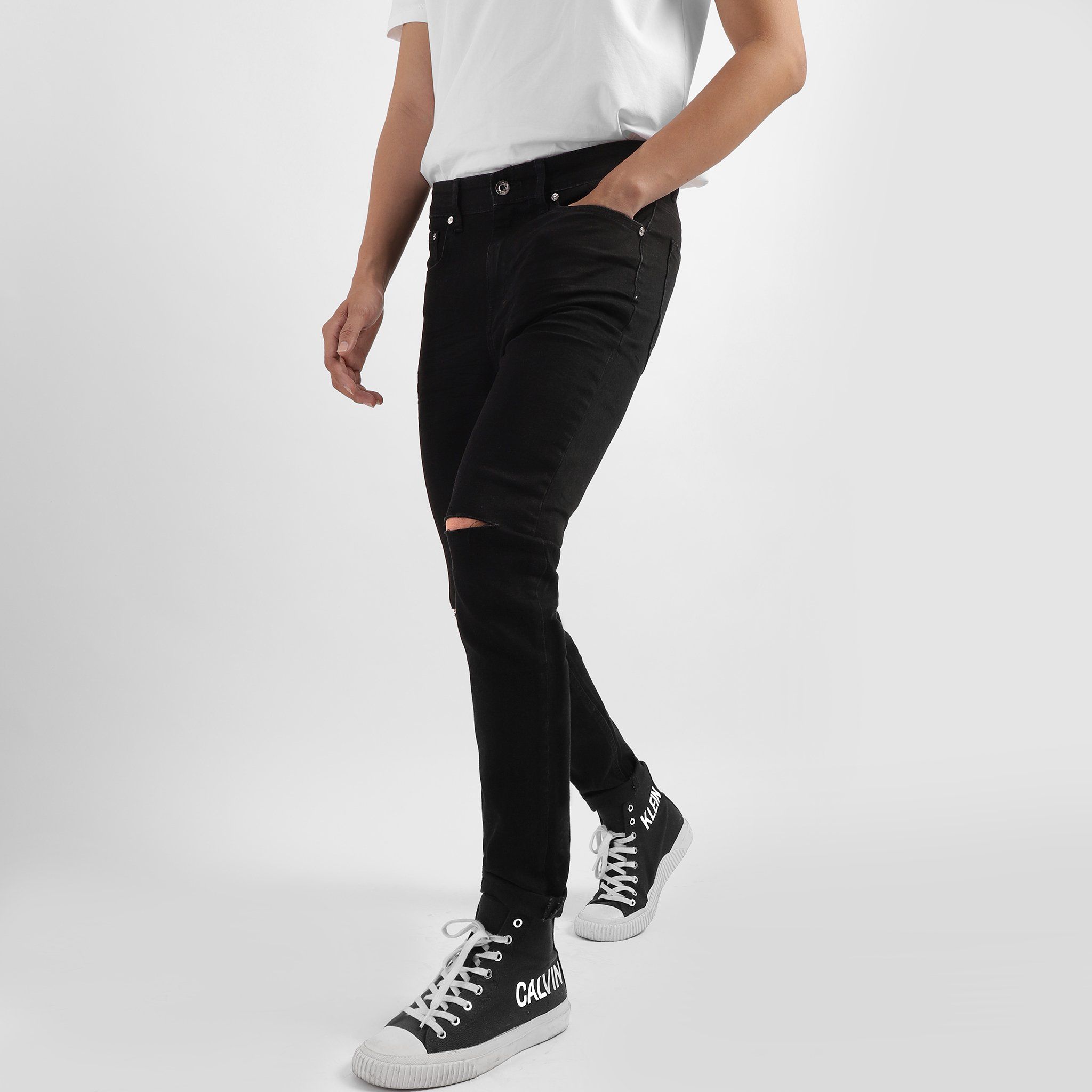 Quần jeans NOMOUS ESSENTIAL ripped black