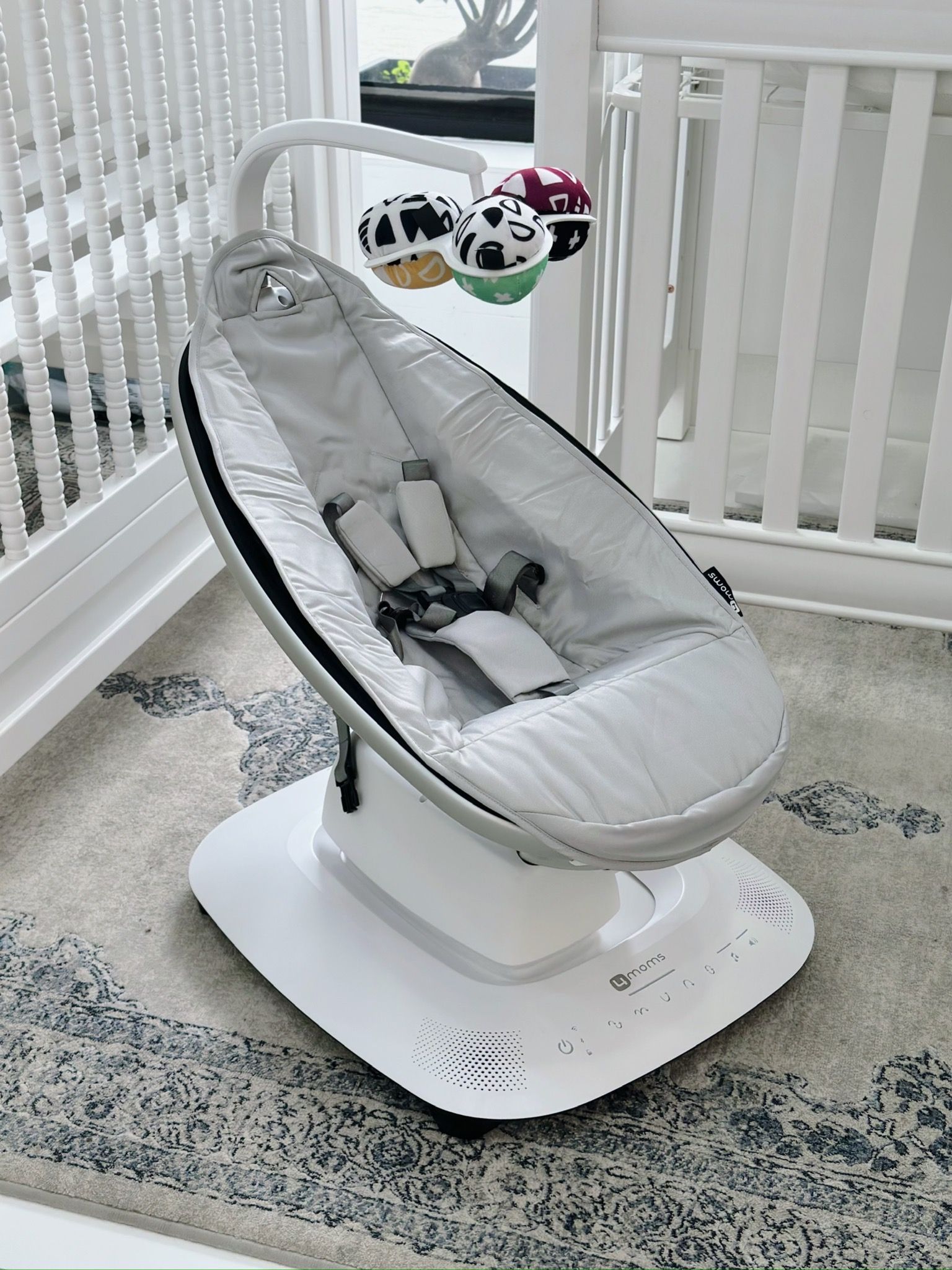 Nôi rung 4moms Mamaroo màu Grey Classic (Bản 5G)