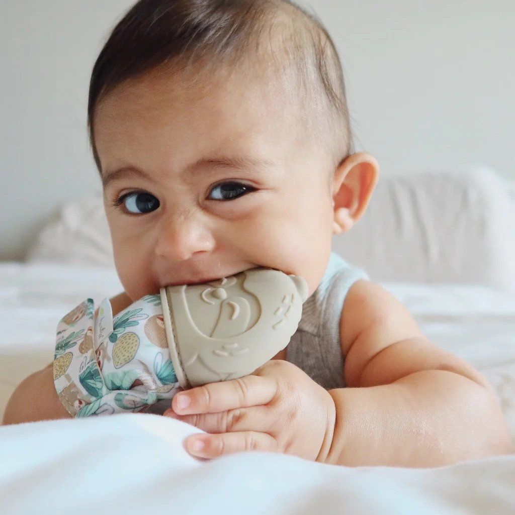 Găng Tay Gặm Nướu Kích Thích Mọc Răng Cho Bé Itzy Mitt