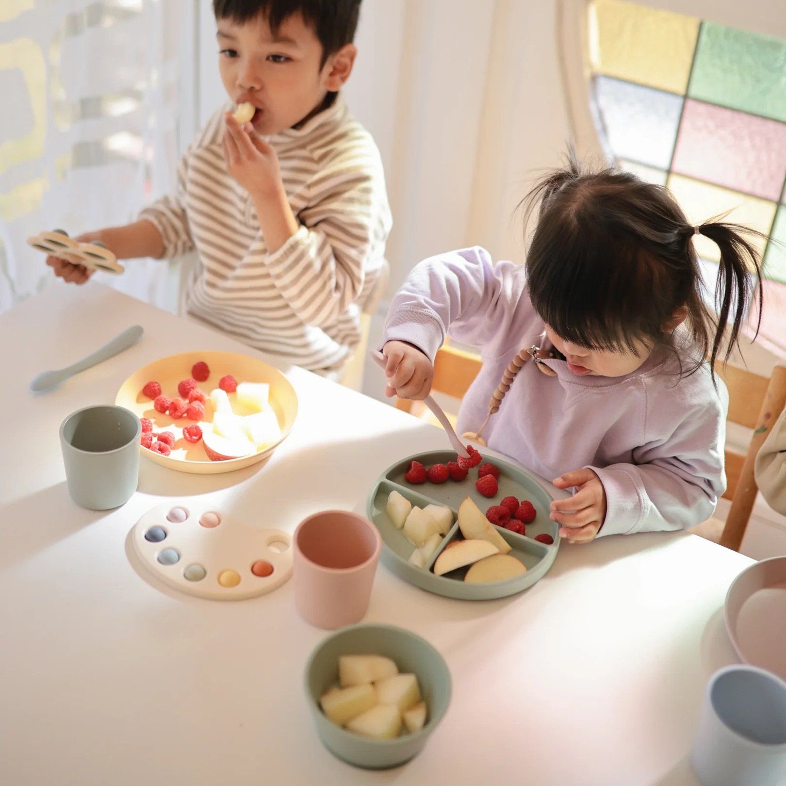 Set 2 Thìa Ăn Dặm Silicone Mushie Cho Bé