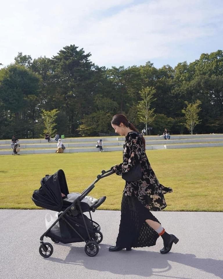 Xe Đẩy Gấp Gọn Siêu Nhẹ Cybex Melio Carbon - Màu Magic Black