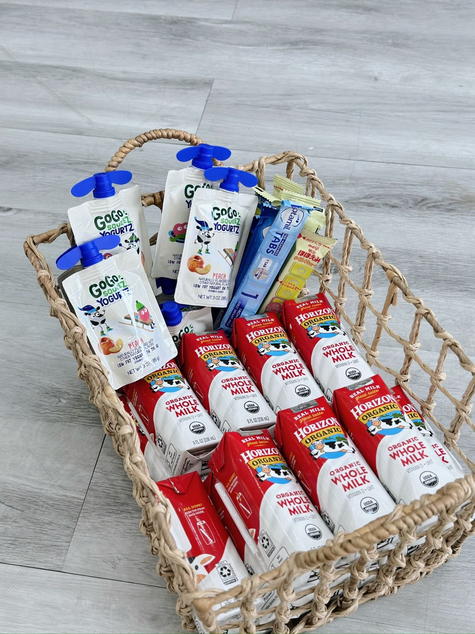 Sữa chua túi Gogo SqueeZ YogurtZ - Xoài