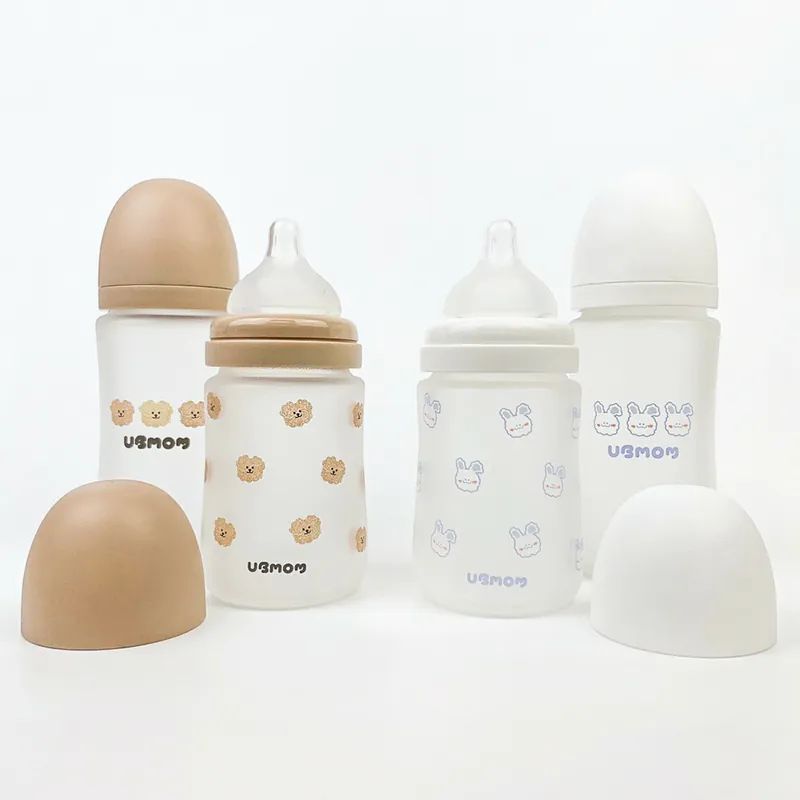 Bình Sữa Thủy Tinh Ubmom Phủ Silicone Kèm Núm - Màu Trắng