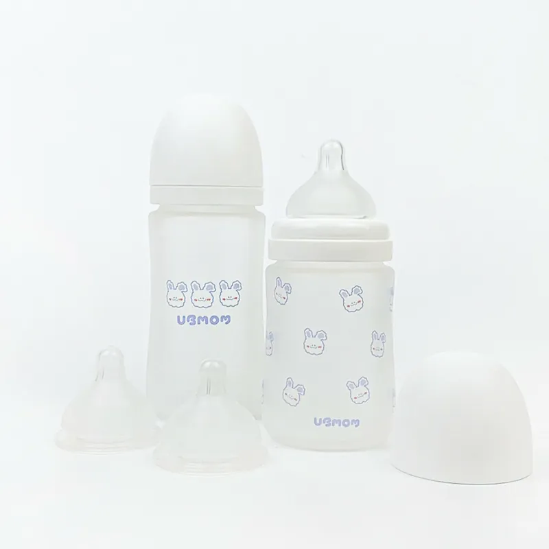 Bình Sữa Thủy Tinh Ubmom Phủ Silicone Kèm Núm - Màu Trắng