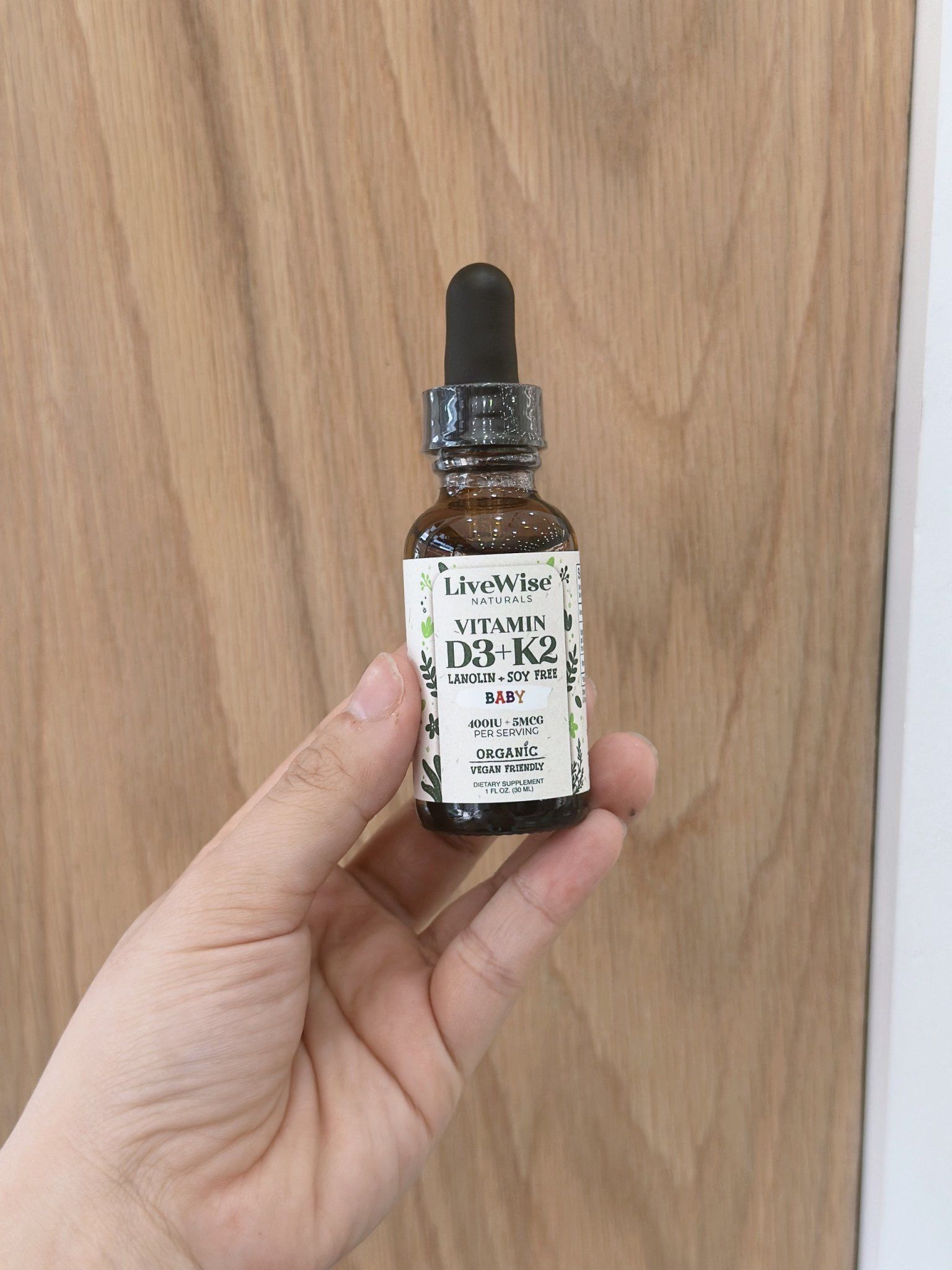 Vitamin D3K2 hữu cơ LiveWise Baby cho bé từ sơ sinh