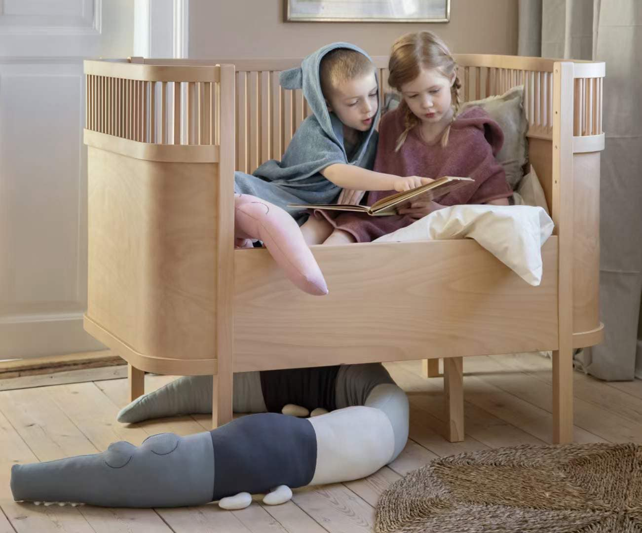 CŨI GỖ TRẺ EM HOÀNG VY BEDDING - MÀU GỖ